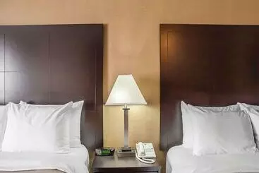 בית מלון כפרי Comfort Inn