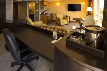 هتل Clarion Lakeside Inn & Conference Centre