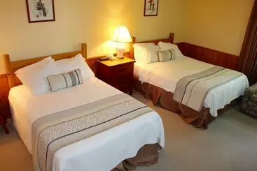 Отель Clevelands House Resort Muskoka