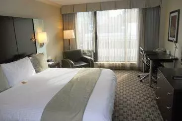 בית מלון כפרי Park Inn & Suites By Radisson