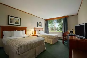 Travelodge Hotel By Wyndham Montreal Airport