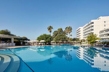 בית מלון כפרי Grecian Bay