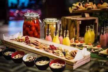 בית מלון כפרי Sheraton Duesseldorf Airport