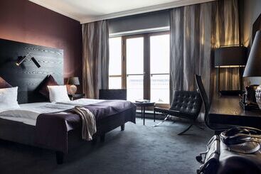 Otel Scandic Front