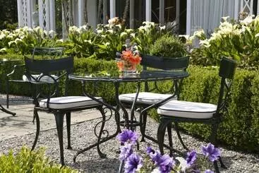 Отель Marlfield House