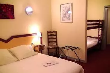 Отель Logis Restaurant & Hôtel à La 12