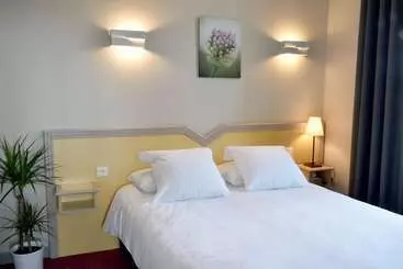 ホテル Logis Restaurant & Hôtel à La 12