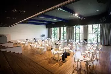 Отель Hôtel C Suites Chambres Spacieuses