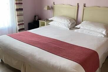 هتل Le Medieval Palais Des Papes