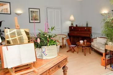 호텔 Logis Hôtel Et Restaurant Du Dauphin