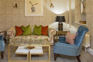 فندق Lords Of The Manor