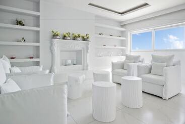 منتجع Dimitra Beach Hotel & Suites