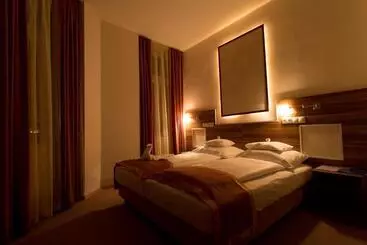 Отель Körös Panzió és étterem