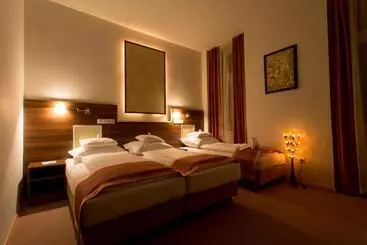 فندق Körös Panzió és étterem