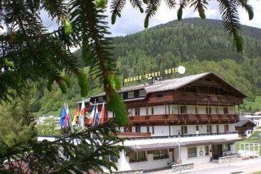 בית מלון כפרי Monaco Sport