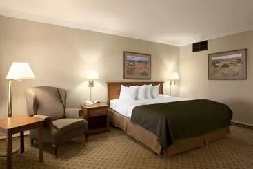 Отель Days Inn & Suites By Wyndham Trinidad