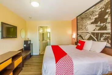 Отель Rodeway Inn & Suites