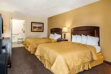 בית מלון כפרי Rodeway Inn & Suites