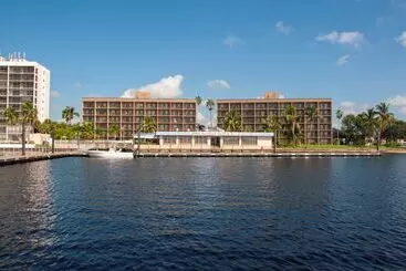 Отель Best Western Fort Myers Waterfront