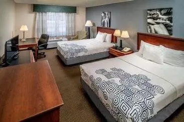 فندق Best Western Huntington Mall Inn