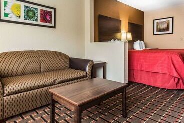 בית מלון כפרי Quality Suites Hickory South