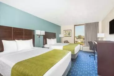 בית מלון כפרי La Quinta Inn & Suites By Wyndham Oakland Airport Coliseum