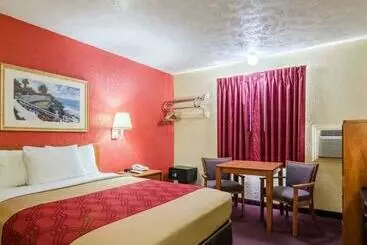 Отель Econo Lodge Ottawa