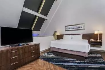 Отель Embassy Suites By Hilton Indianapolis Downtown