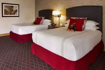 ホテル The Edgewater, A Noble House