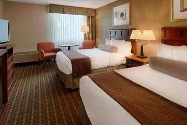 בית מלון כפרי Baymont Inn & Suites