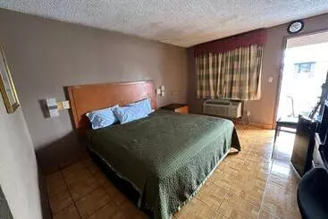 فندق Lone Star Inn & Suites