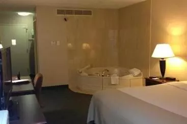 Отель Ramada Topeka West