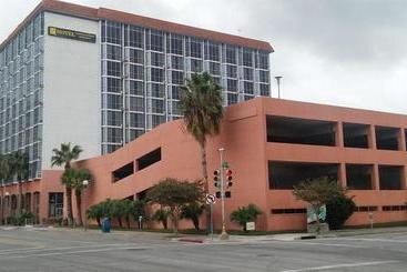 هتل Corpus Christi Bayfront