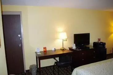 Days Hotel By Wyndham Danville Conference Center