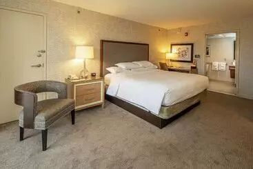 Отель Doubletree By Hilton Pittsburgh Green Tree