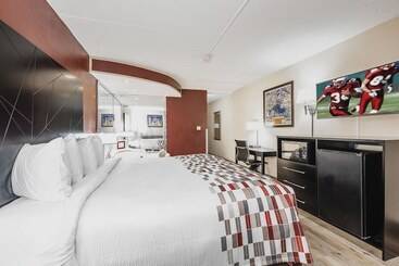 هتل Red Roof Inn & Suites Macon