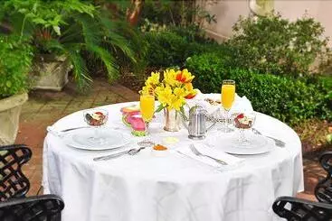 בית מלון כפרי The Presidents' Quarters Inn