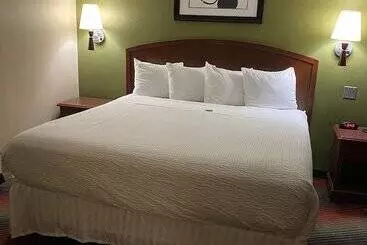 Отель Ramada By Wyndham Rochelle Park Near Paramus