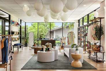 בית מלון כפרי The Woodlands Resort, Curio Collection By Hilton