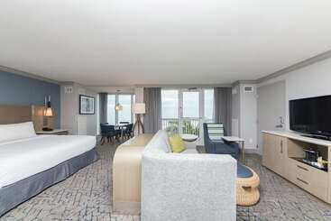 هتل Hilton Melbourne Beach Oceanfront