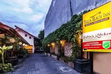 Отель Yulia Beach Inn Kuta