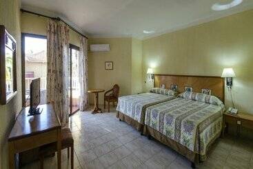 استراحتگاه Roc Arenas Doradas