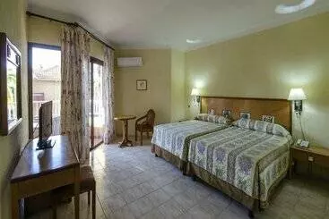 استراحتگاه Roc Arenas Doradas