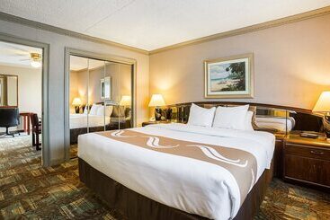 בית מלון כפרי Quality Inn