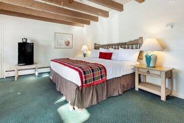 هتل Kachina Lodge