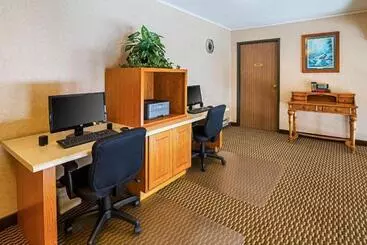 Отель Travelodge By Wyndham Rapid City/black Hills