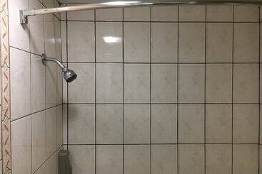 فندق Del Amo Inn