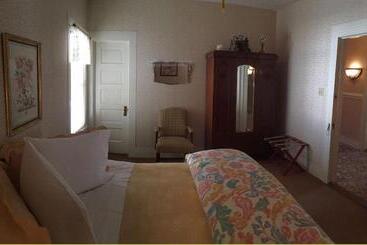 Hotelli Inn On The River