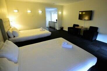 Caledonian Hotel Motel