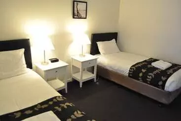 هتل Albury Burvale Motor Inn